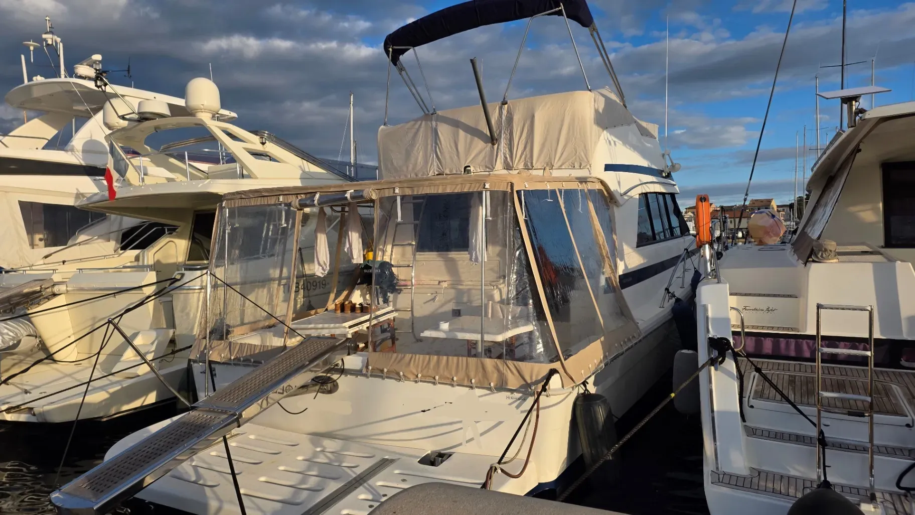 Photo de Riviera Marine RIVIERA 48 1