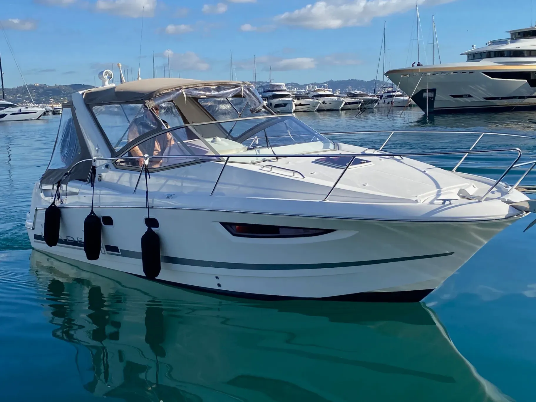 Photo de JEANNEAU LEADER 8 1