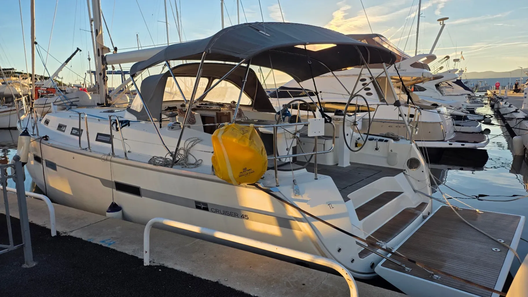 Photo de  BAVARIA Cruiser 45 2