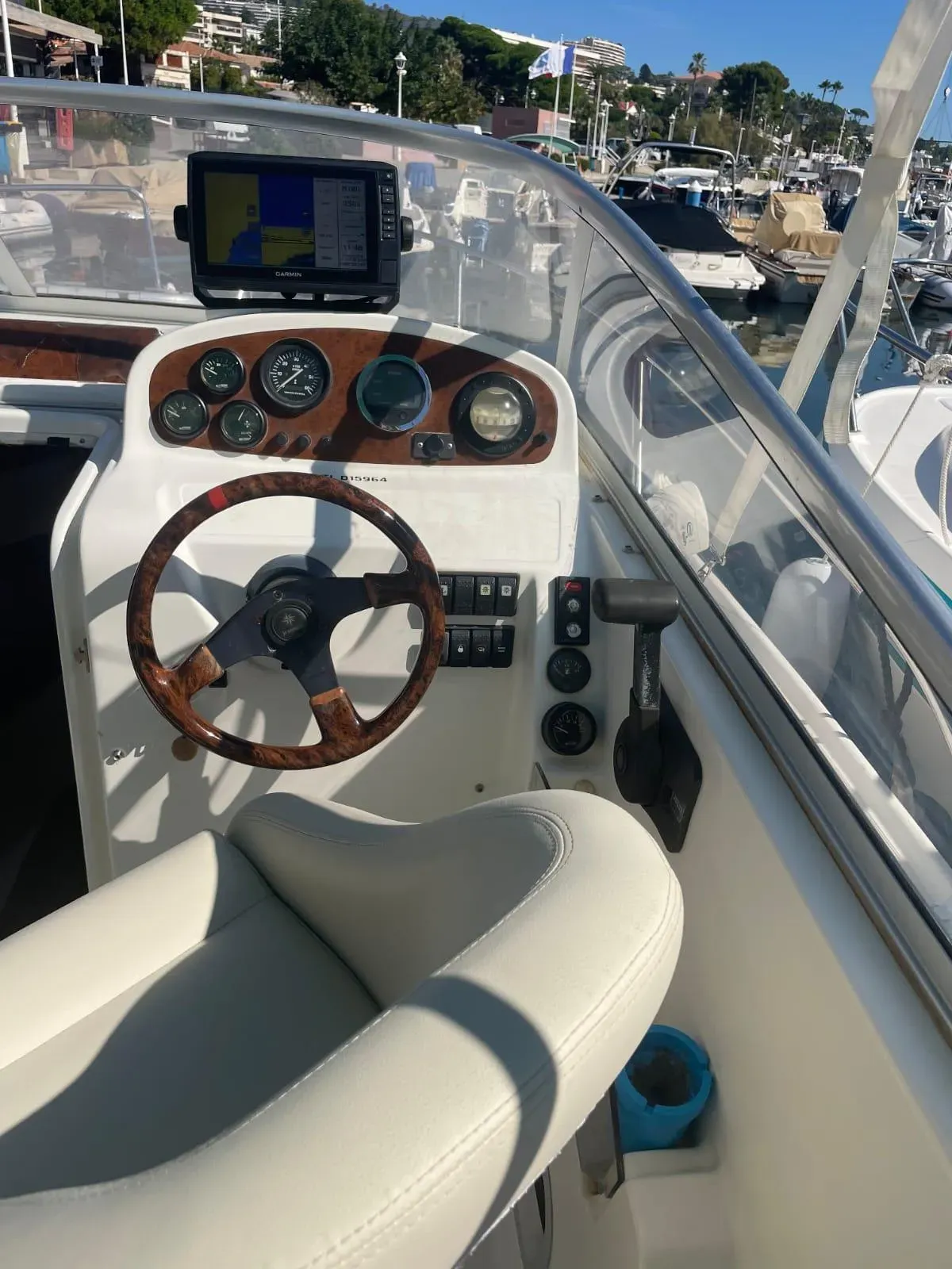 Photo de JEANNEAU LEADER 705 2