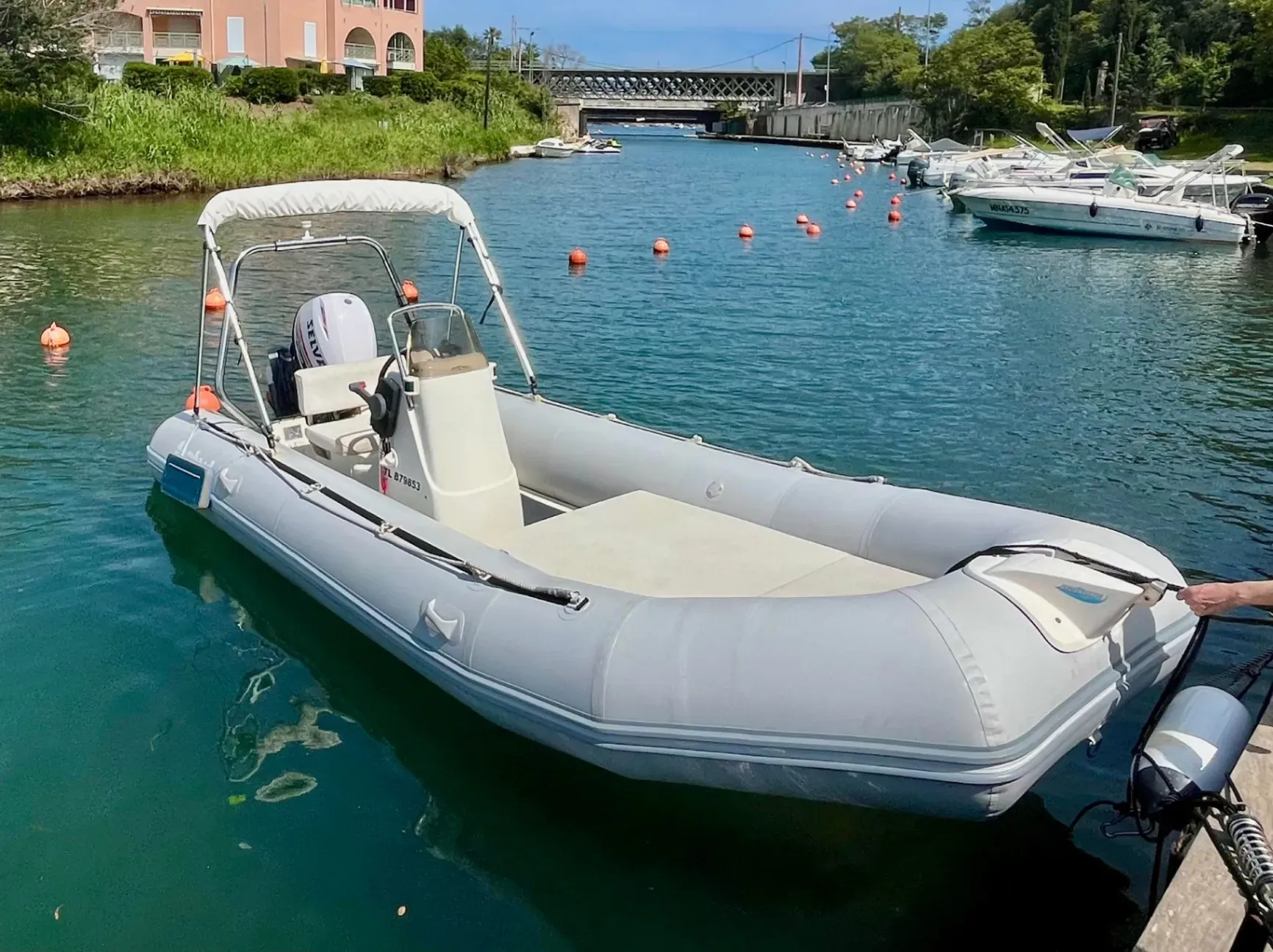 Photo de Bombard Explorer 525 FB 1