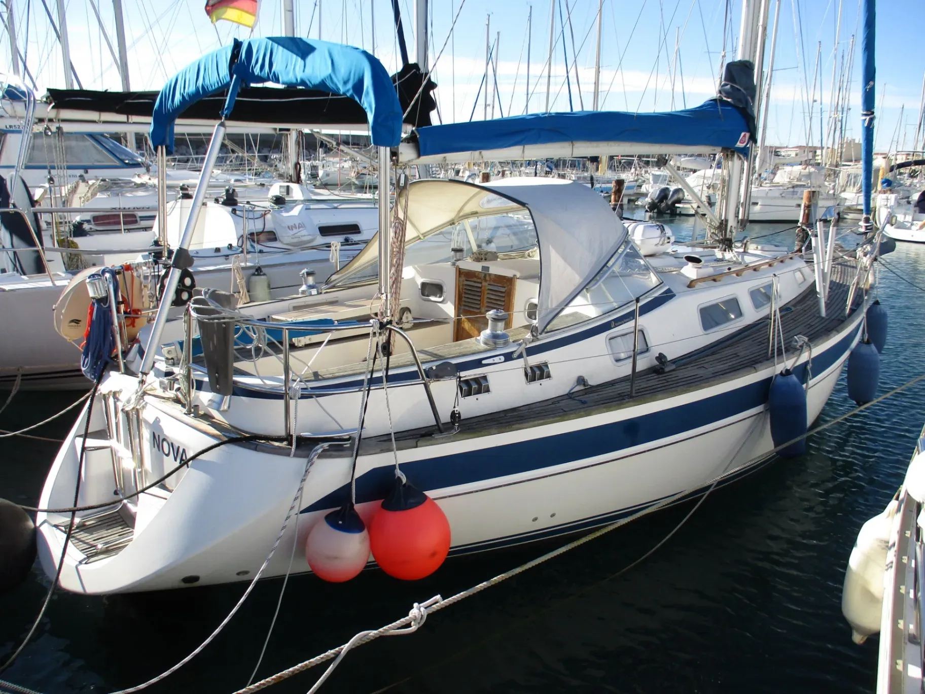 Photo de  HALLBERG RASSY 34 1