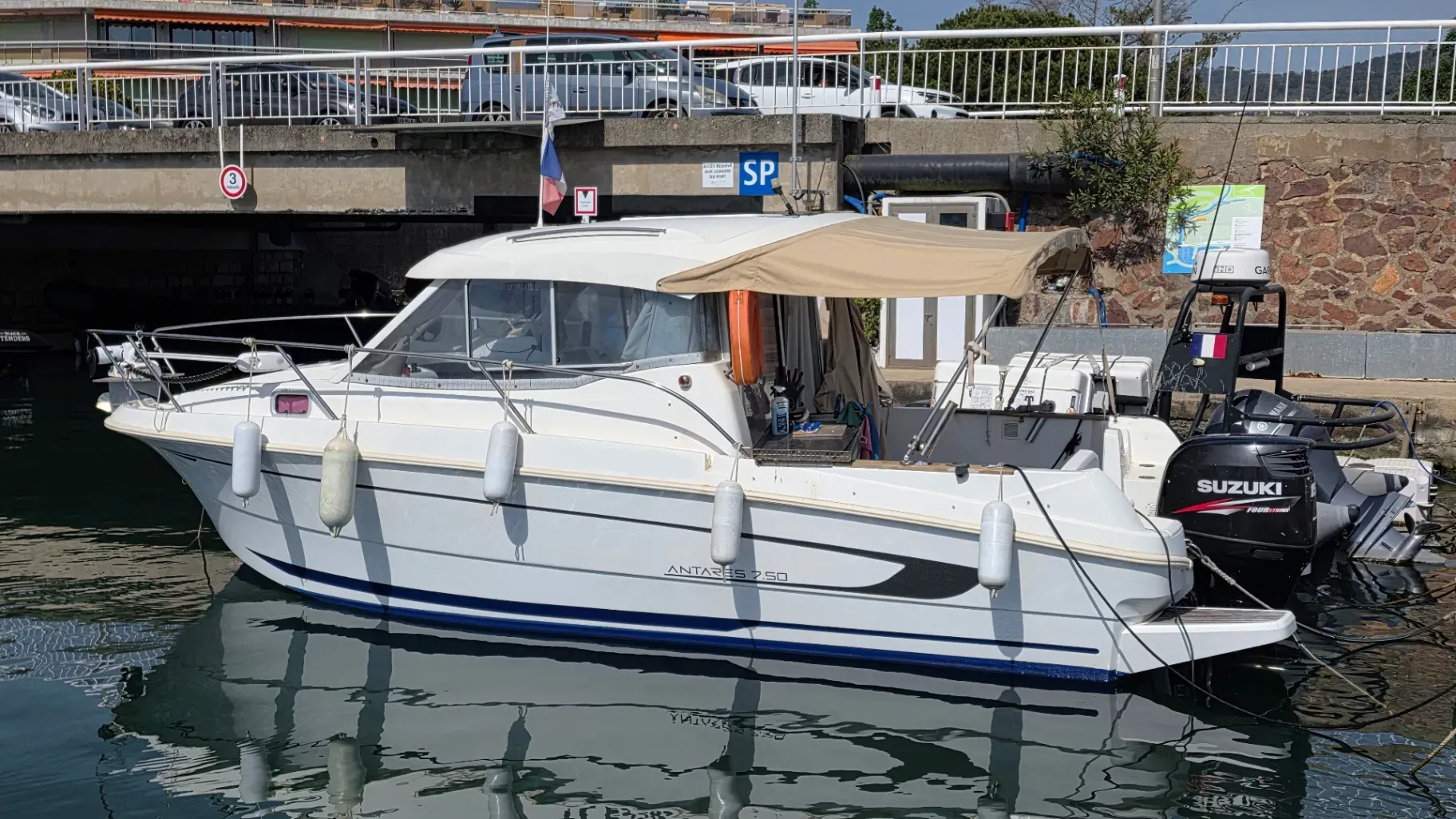 Photo de BENETEAU ANTARES 750 HB 1