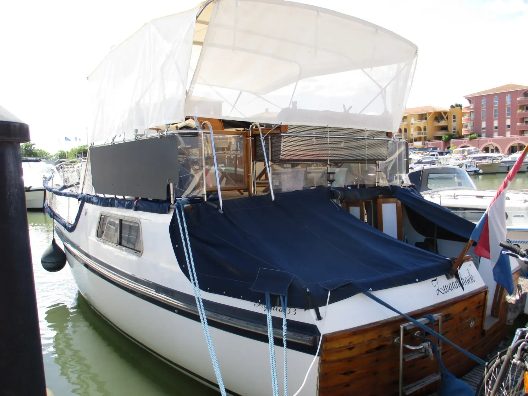 Photo de  TRAWLER AQUILA QUEEN 33 1